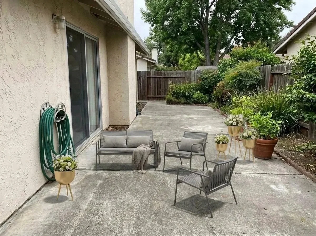 Floor furniture: a garden seating set replacing the old set on a customer's patio