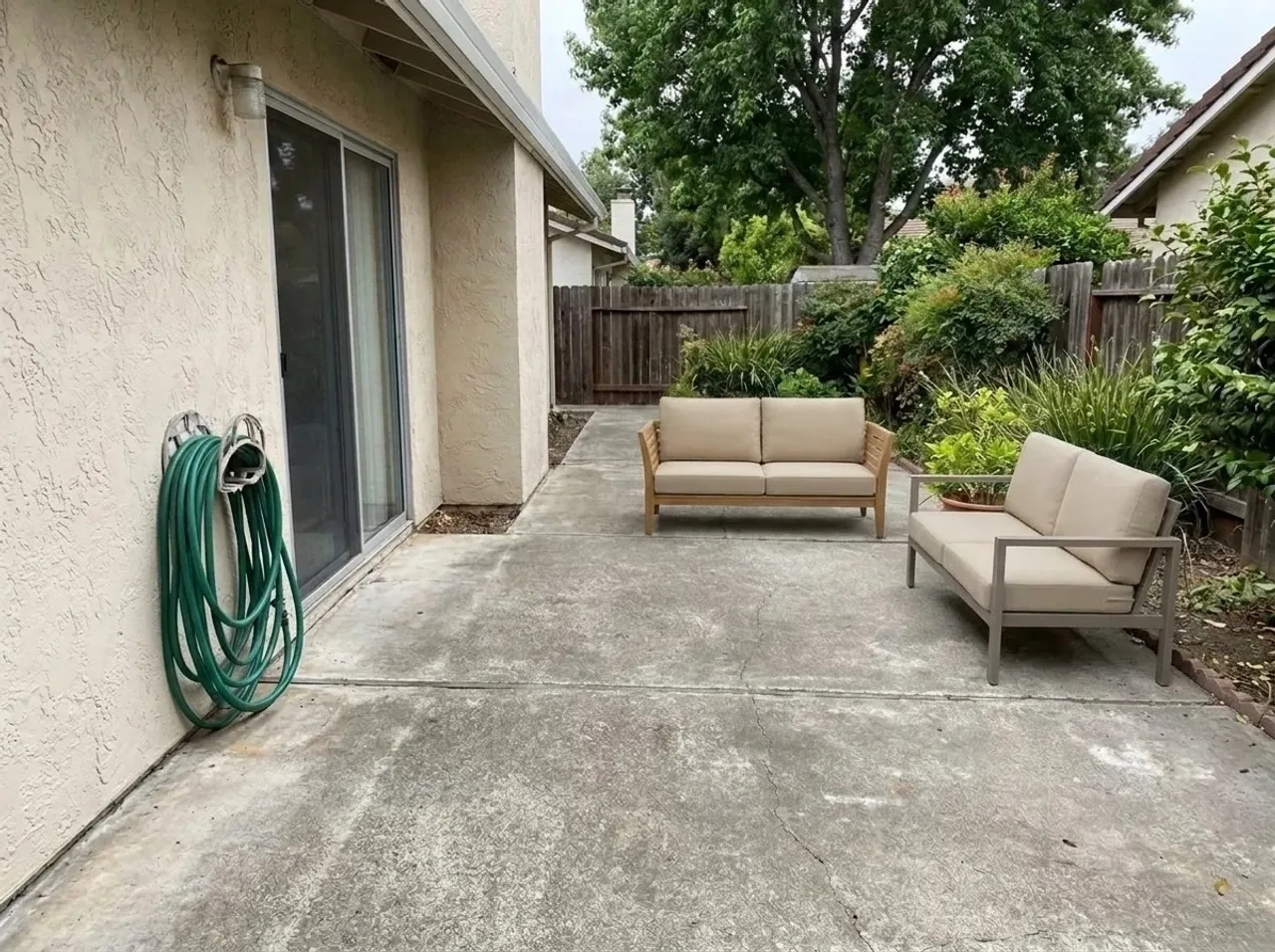 The same patio furnished